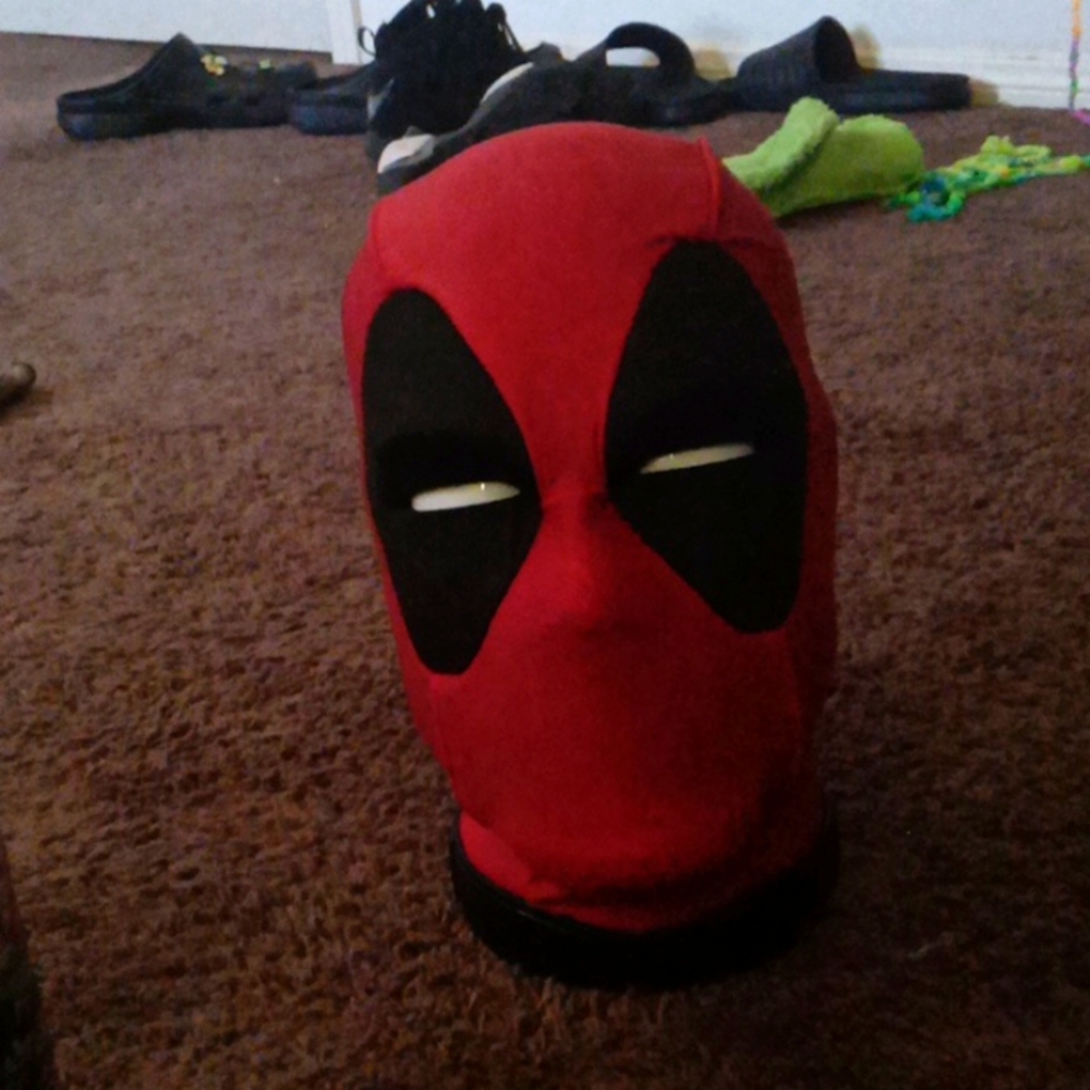 Talking Deadpool head